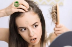 Rụng tóc nhiều là dấu hiệu bệnh gì? Dấu hiệu 5 bệnh này!